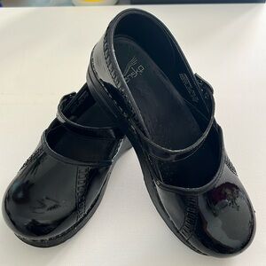 Size 38 Dansko Patent Leather Mary Janes GUC